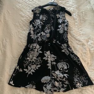 Banana Republic Black and white Floral Romper size XS